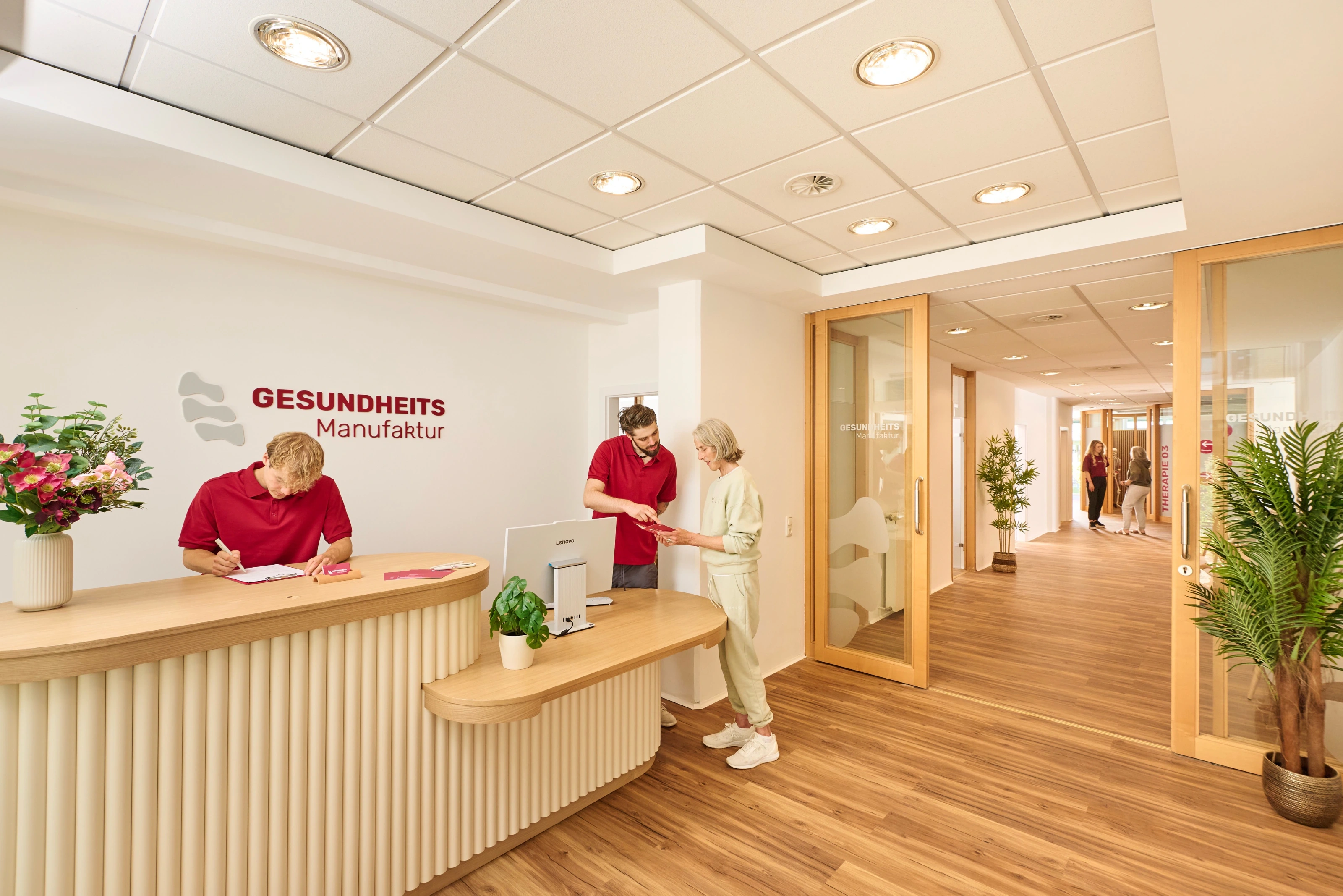 Heller Behandlungs- und Wartebereich der Gesundheitsmanufaktur in Oldenburg